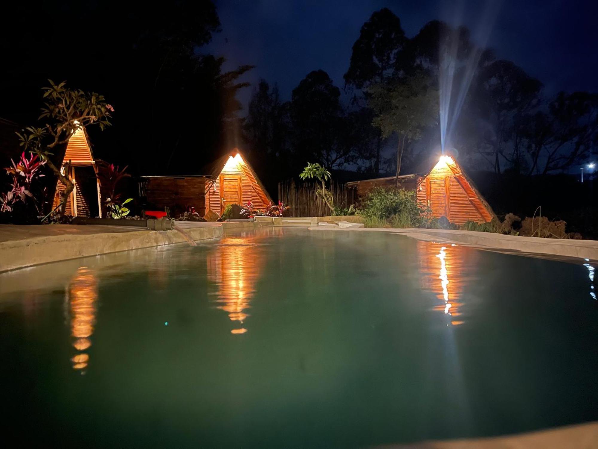 Triangular House And Hot Spring Hotel Kubupenlokan Eksteriør billede